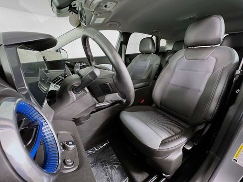 Used 2025 Chevrolet Trax LT w/ LT Convenience Package FWD image 21