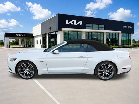 Used 2017 Ford Mustang GT Premium w/ Equipment Group 401A RWD image 8