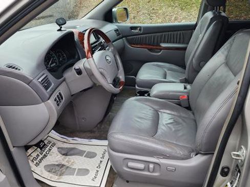 Used 2005 Toyota Sienna XLE Limited image 15