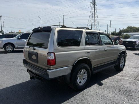Used 2001 Toyota 4Runner SR5 AWD/4WD image 5