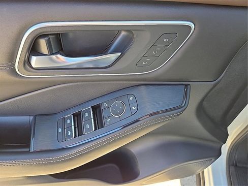 Used 2023 Nissan Rogue Platinum image 15