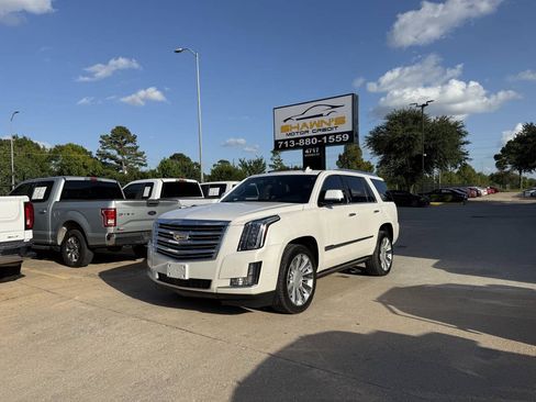 Used 2017 Cadillac Escalade Platinum AWD/4WD image 46