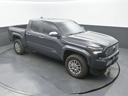 Used 2024 Toyota Tacoma Limited w/ Limited Package (LT) AWD/4WD image 30