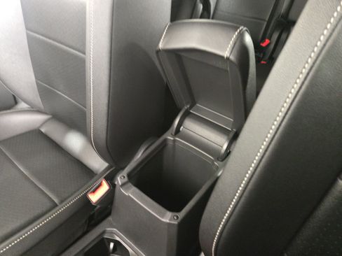 Used 2021 Volkswagen Tiguan SE image 26