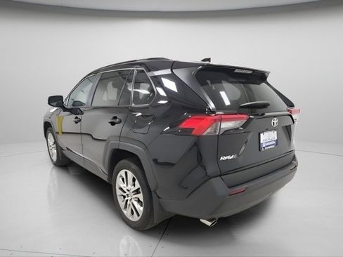 Used 2021 Toyota RAV4 XLE Premium AWD/4WD image 11