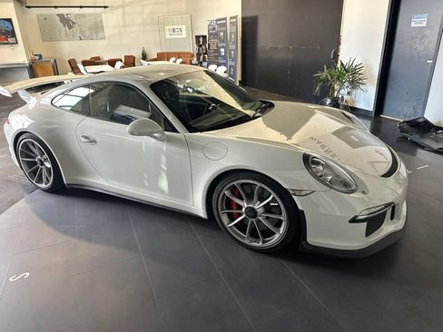 Used 2015 Porsche 911 GT3 RWD image 4