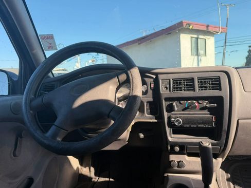 Used 2001 Toyota Tacoma 2WD Xtracab image 16