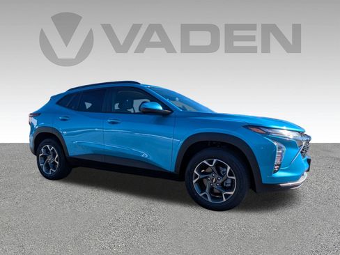 New 2026 Chevrolet Trax LT w/ Sunroof Package image 3