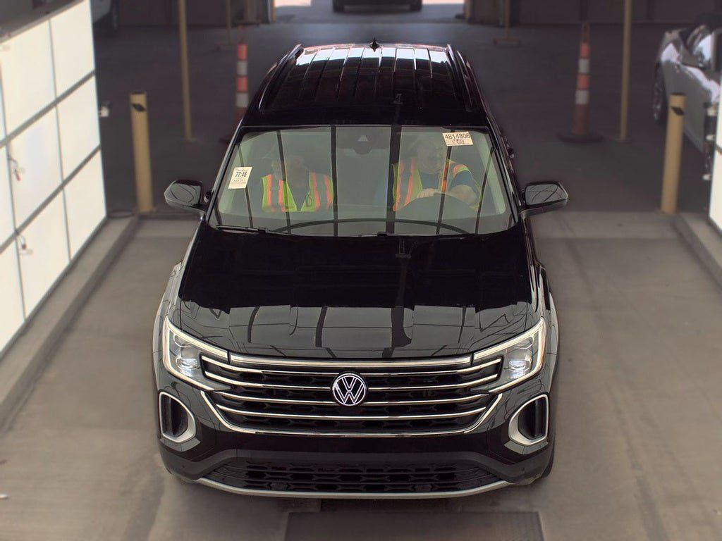 Used 2025 Volkswagen Atlas SE FWD image 2