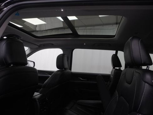 Used 2023 Jeep Grand Cherokee L Limited image 21