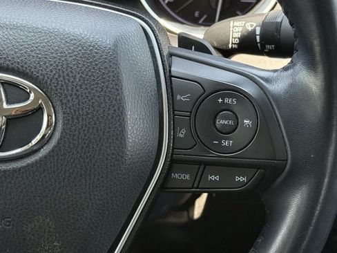 Used 2019 Toyota Camry SE FWD image 14