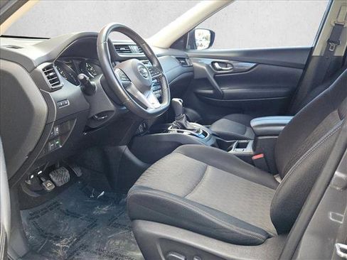 Used 2017 Nissan Rogue SV image 15