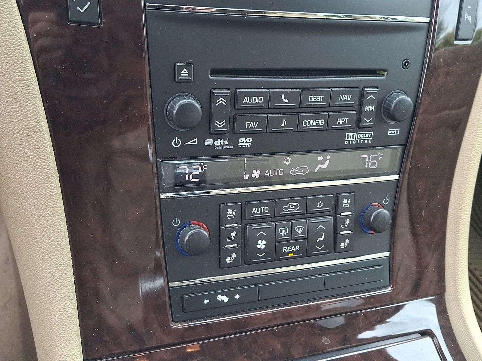 Used 2014 Cadillac Escalade Luxury AWD/4WD image 15