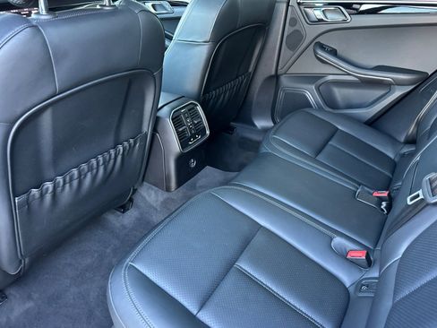 Certified 2023 Porsche Macan image 13