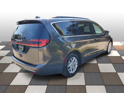Used 2022 Chrysler Pacifica Touring-L image 4