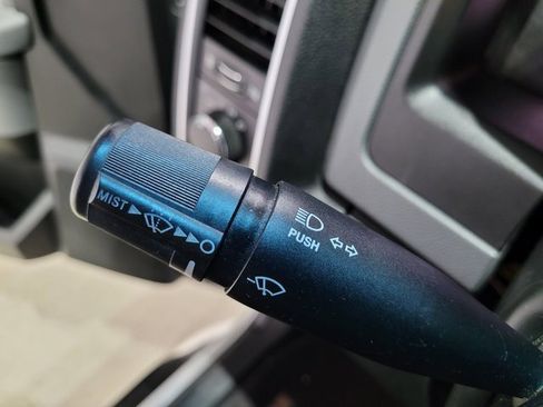 Used 2018 RAM 1500 Classic SLT image 36