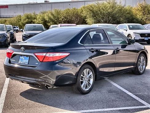 Used 2016 Toyota Camry SE image 6