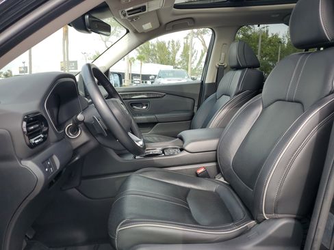 Used 2023 Honda Pilot Elite image 12