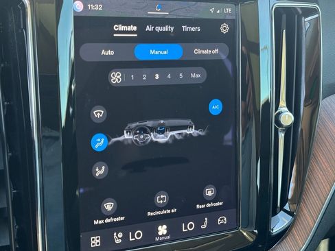 Certified 2023 Volvo XC60 B5 Plus w/ Climate Package image 21