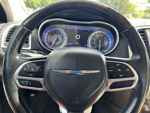 Used 2018 Chrysler 300 Limited image 30