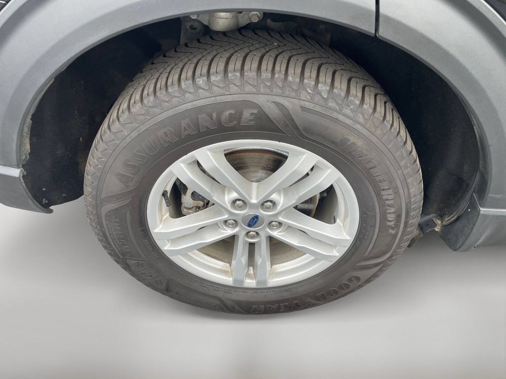 Used 2024 Ford Explorer XLT AWD/4WD image 10