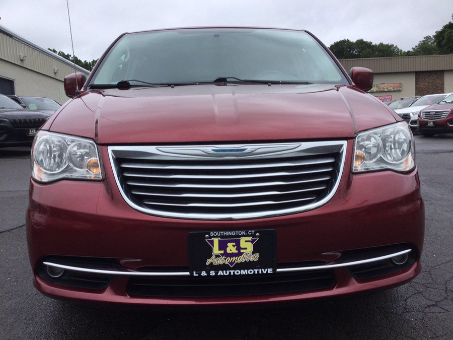 Used 2015 Chrysler Town & Country Touring w/ Driver Convenience Group FWD image 4