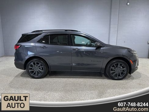 Used 2022 Chevrolet Equinox RS image 2