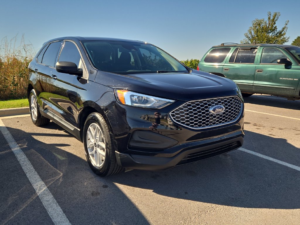 Used 2023 Ford Edge SE AWD/4WD image 4