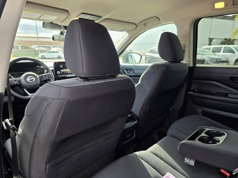 Used 2025 Nissan Pathfinder SV FWD image 20