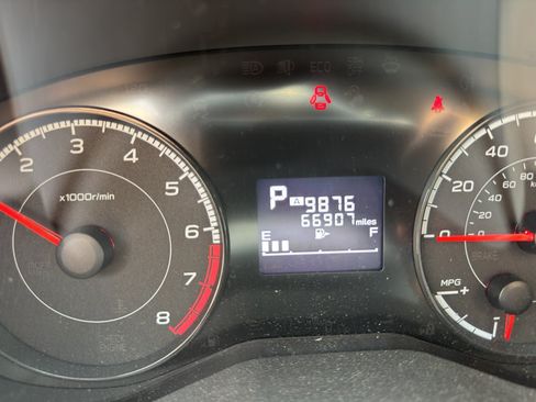Used 2018 Subaru Crosstrek 2.0i Premium AWD/4WD image 7