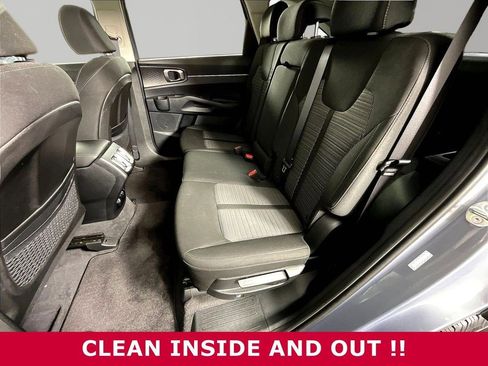 Used 2023 Kia Sorento LX FWD image 19