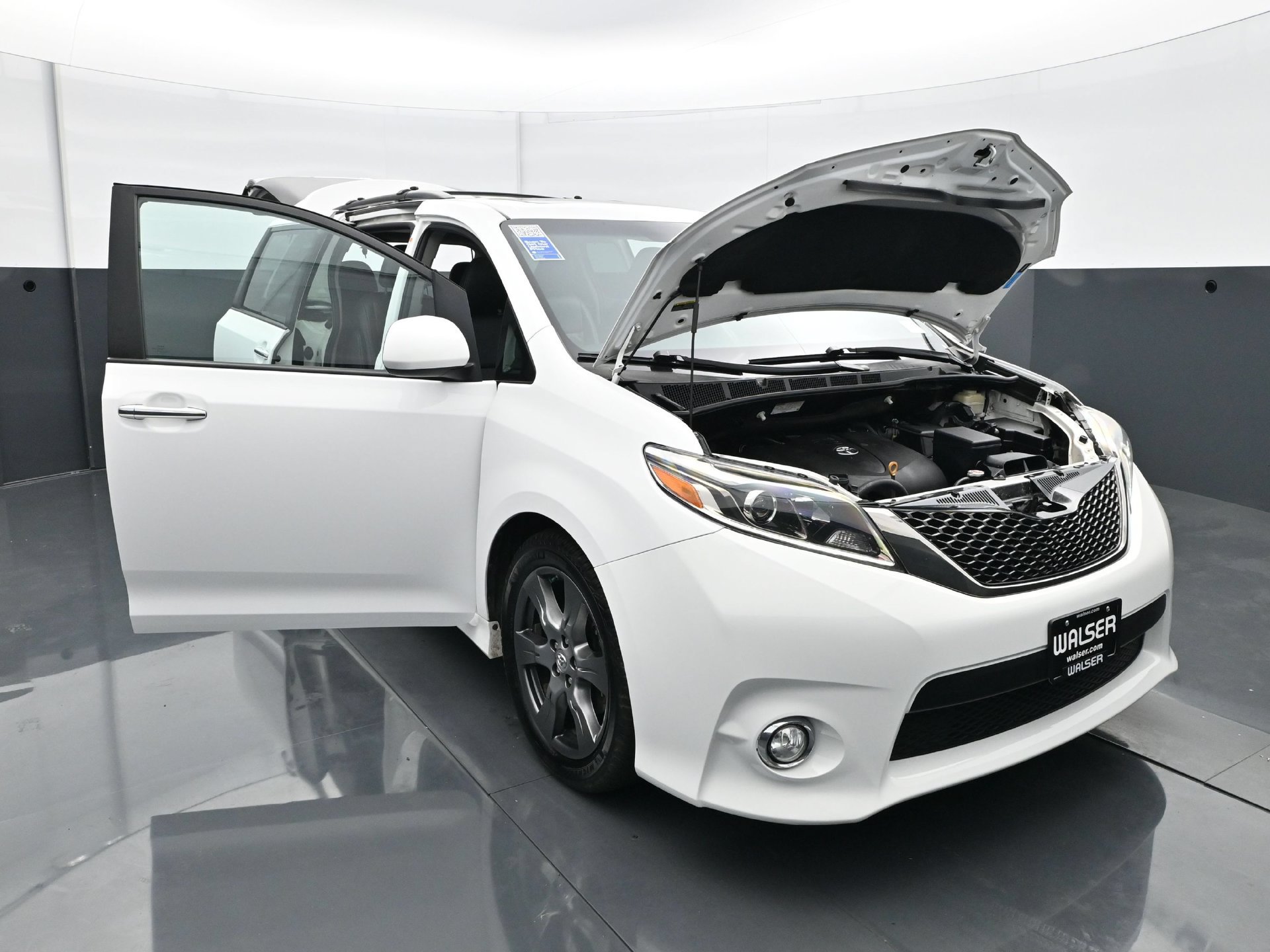Used 2017 Toyota Sienna SE w/ SE Preferred Package FWD image 40