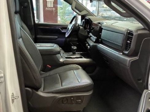 Used 2022 GMC Sierra 1500 SLT w/ SLT Premium Plus Package AWD/4WD image 31