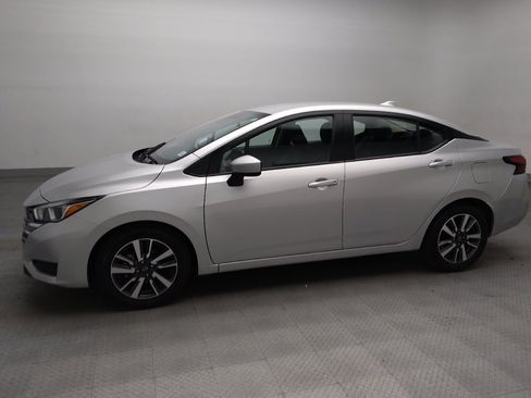 Used 2024 Nissan Versa SV FWD image 2