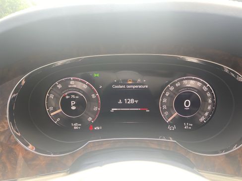 New 2025 Bentley Bentayga Extended Wheelbase image 20