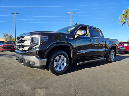 Used 2022 GMC Sierra 1500 SLE image 2