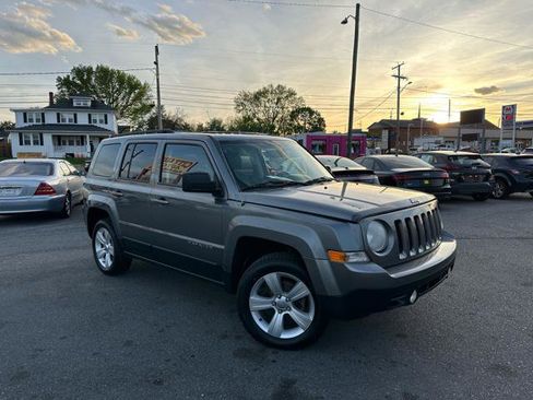 Used 2014 Jeep Patriot Latitude w/ Sun/Sound Group image 2