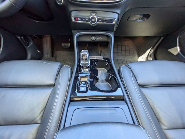 Certified 2024 Volvo XC40 B5 Plus w/ Protection Package Premier AWD/4WD image 24