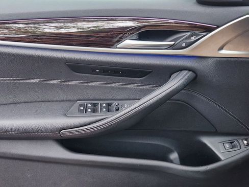 Used 2018 BMW 530e image 24