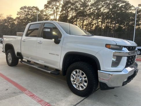Used 2023 Chevrolet Silverado 2500 LT w/ Convenience Package image 3