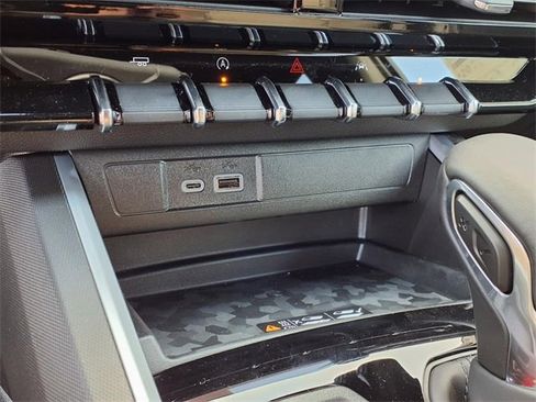 New 2025 Chevrolet Colorado LT w/ LT Convenience Package image 8