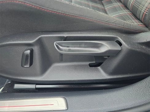Used 2017 Volkswagen GTI S image 21