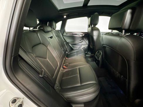 Certified 2022 Porsche Macan image 24