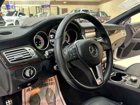 Used 2014 Mercedes-Benz CLS 550 4MATIC w/ Premium 1 Package image 19