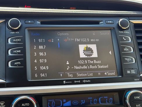 Used 2018 Toyota Highlander XLE AWD/4WD image 37