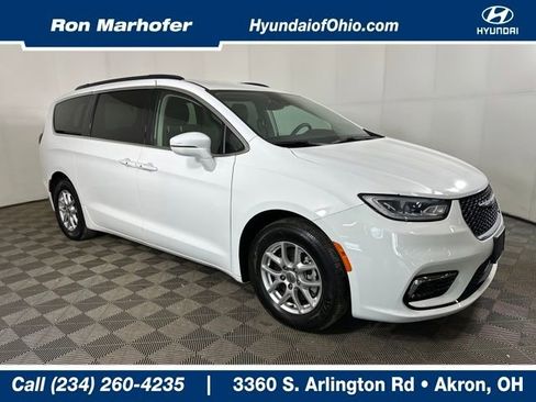 Used 2022 Chrysler Pacifica Touring-L image 1