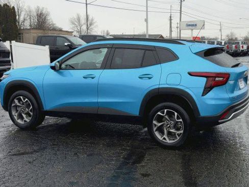 Certified 2025 Chevrolet Trax LT image 6