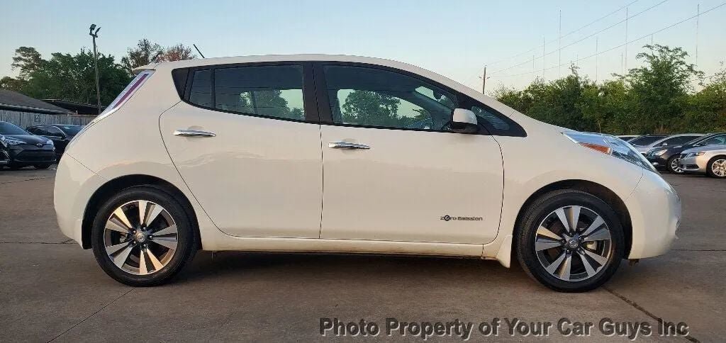 Used 2015 Nissan Leaf SL w/ Premium Package FWD image 9