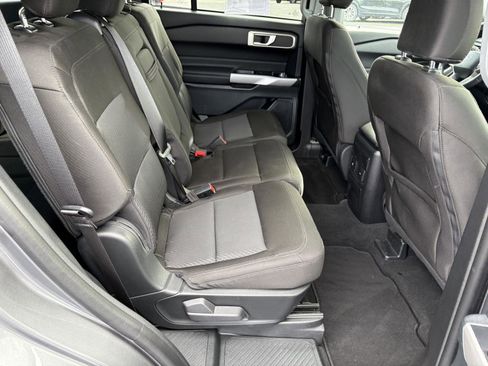Used 2023 Ford Explorer XLT image 18