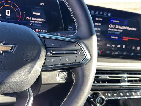 Used 2025 Chevrolet Traverse LT image 19